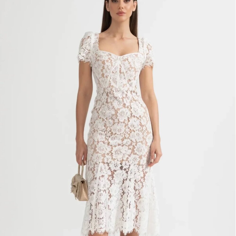 Short Sleeved Lace Dress With Delicate Matching Waist Belt - White- xs
